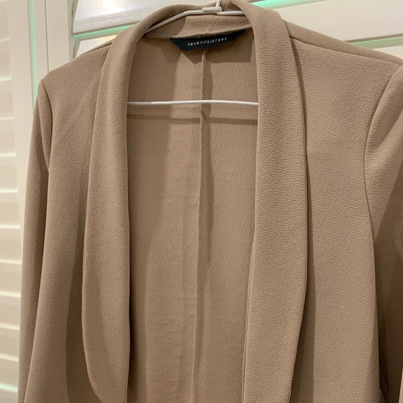 Mendocino Seven Sisters Light Beige Blazer - Picture 6 of 11